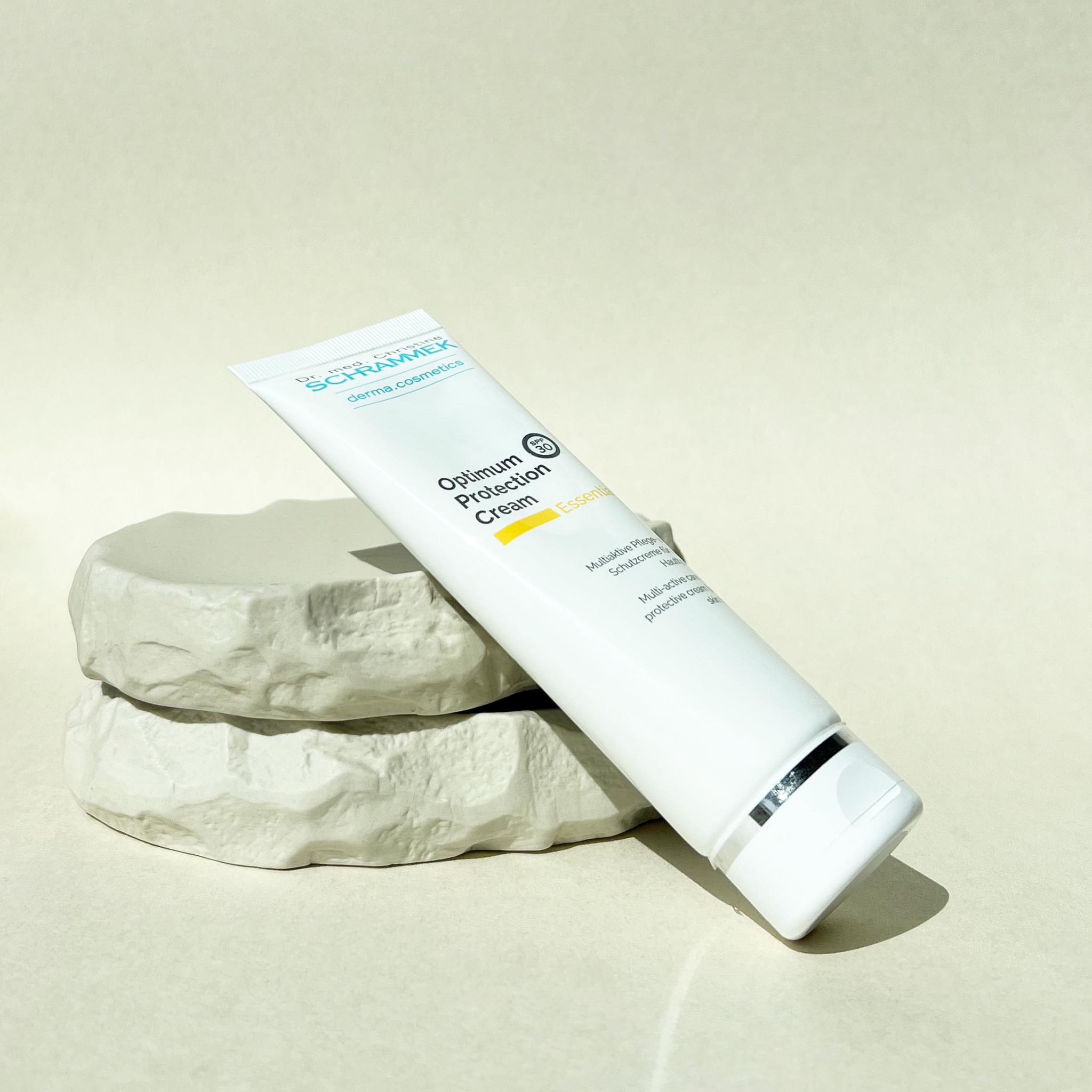 Make SPF your BFF🌞🏻

Optimum Protection Cream är uppbyggande dagkräm med SPF 30 som förebygger åldrande hud, inflammationer och rodnad. 

Innehåller en kombination av reparerande, vårdande och skyddande aktiva ämnen som stärker huden mot ljusinducerad påverkan. Tips: Avsluta med Blemish Balm för en sommarhud med lyster🏼